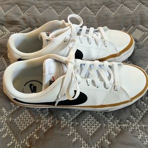 Nike Court Legacy